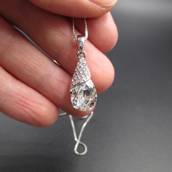 Vintage 17" Silver Tone Stunning Crystal Neckace - Picture 3 of 6